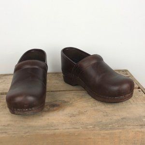 DANSKO brown leather classic clogs size 38 / 8